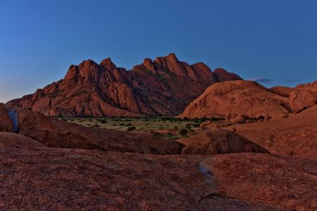 "Die Blaue-Stunde" über der Spitzkoppe